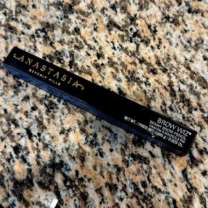 Brow pencil medium brown